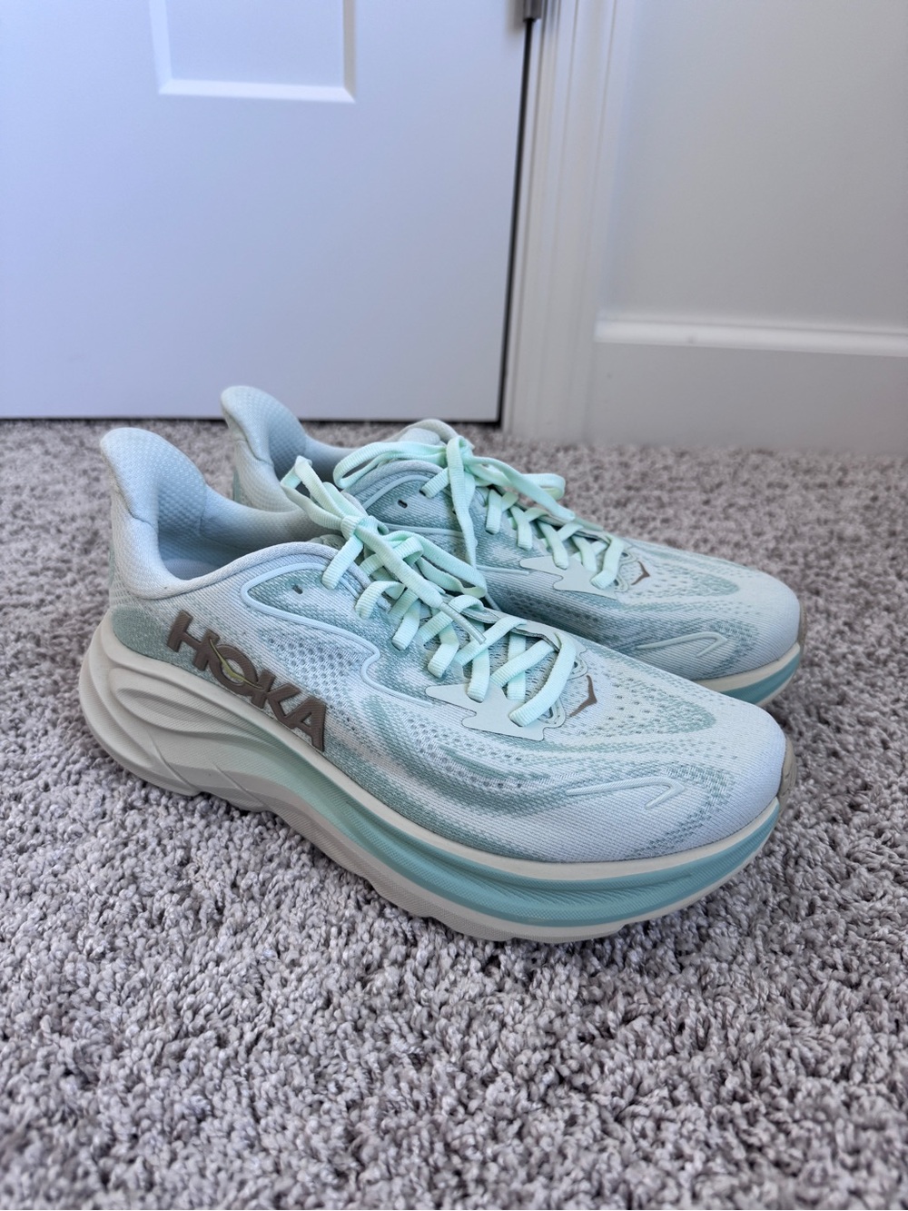 NWOT Women’s Hoka Clifton 10 Wide